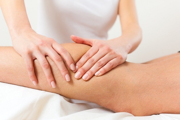 Chiropractor providing pelvic floor physiotherapy